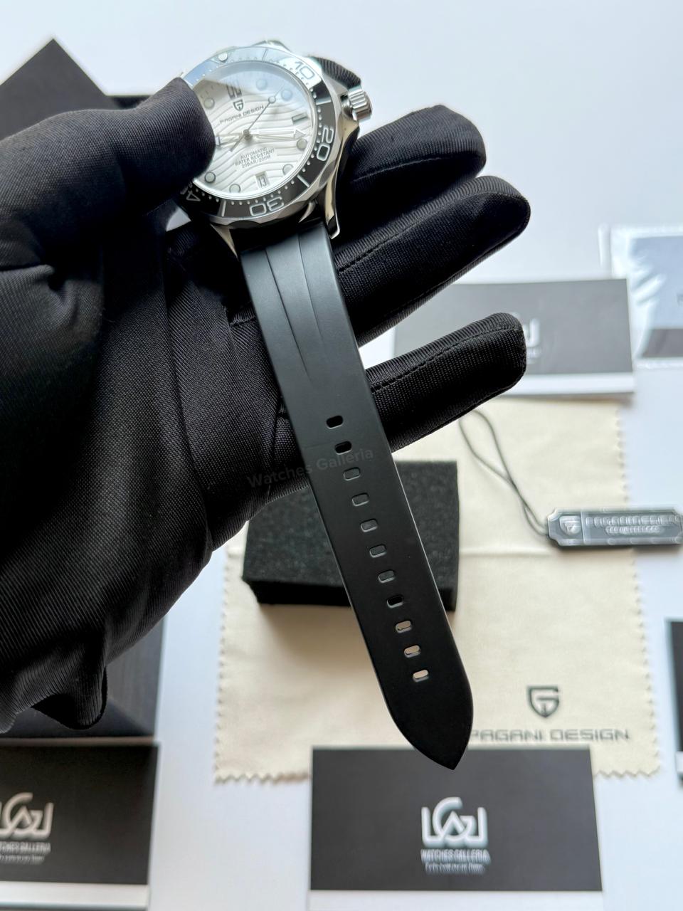Pagani Design PD1685 Silicon Seamaster Diver White Automatic Watch – 200M Sapphire Crystal NH35A/Miyota Luxury Dive Watch in Pakistan | Watches Galleria