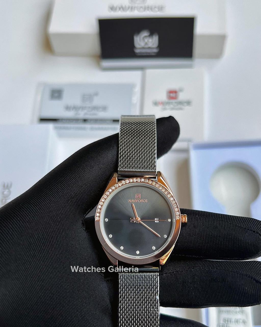 Naviforce ladies Watch Quartz (Black Gold) NF5015