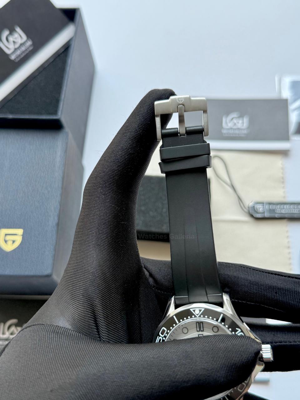 Pagani Design PD1685 Silicon Seamaster Diver White Automatic Watch – 200M Sapphire Crystal NH35A/Miyota Luxury Dive Watch in Pakistan | Watches Galleria