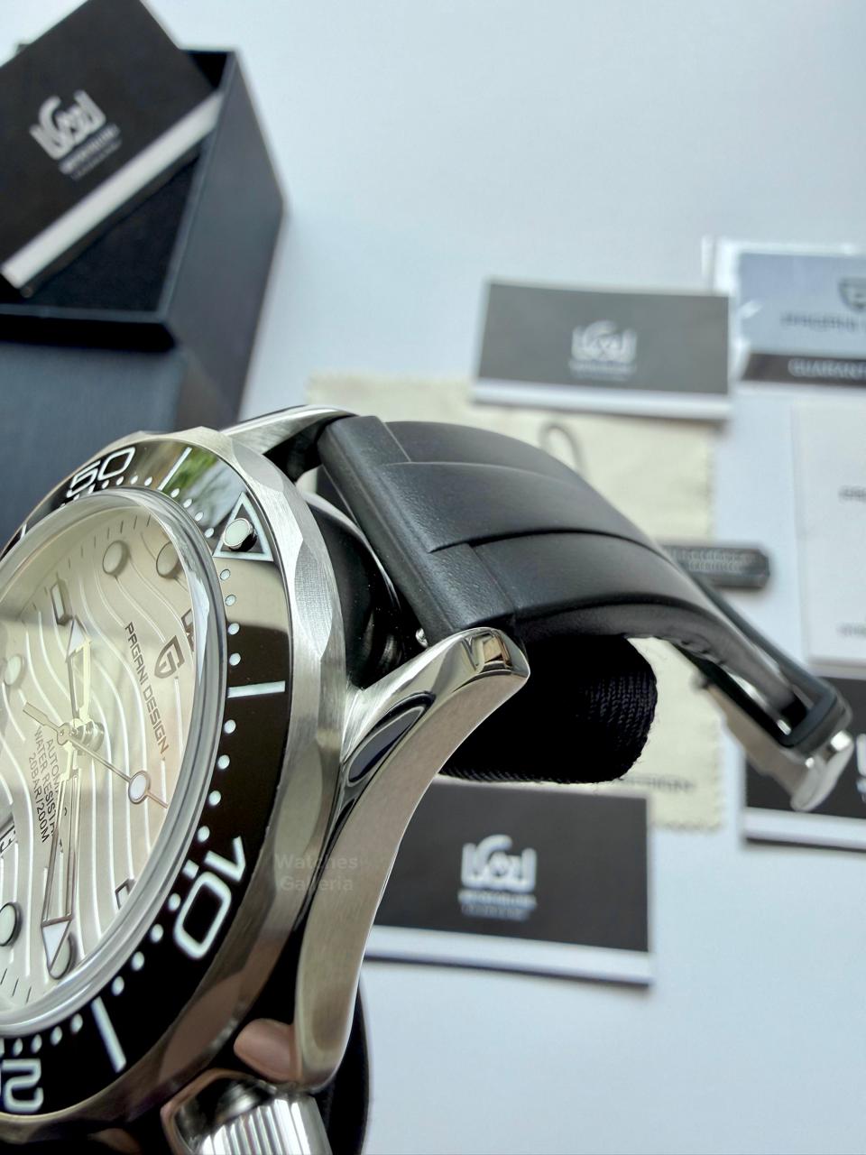 Pagani Design PD1685 Silicon Seamaster Diver White Automatic Watch – 200M Sapphire Crystal NH35A/Miyota Luxury Dive Watch in Pakistan | Watches Galleria