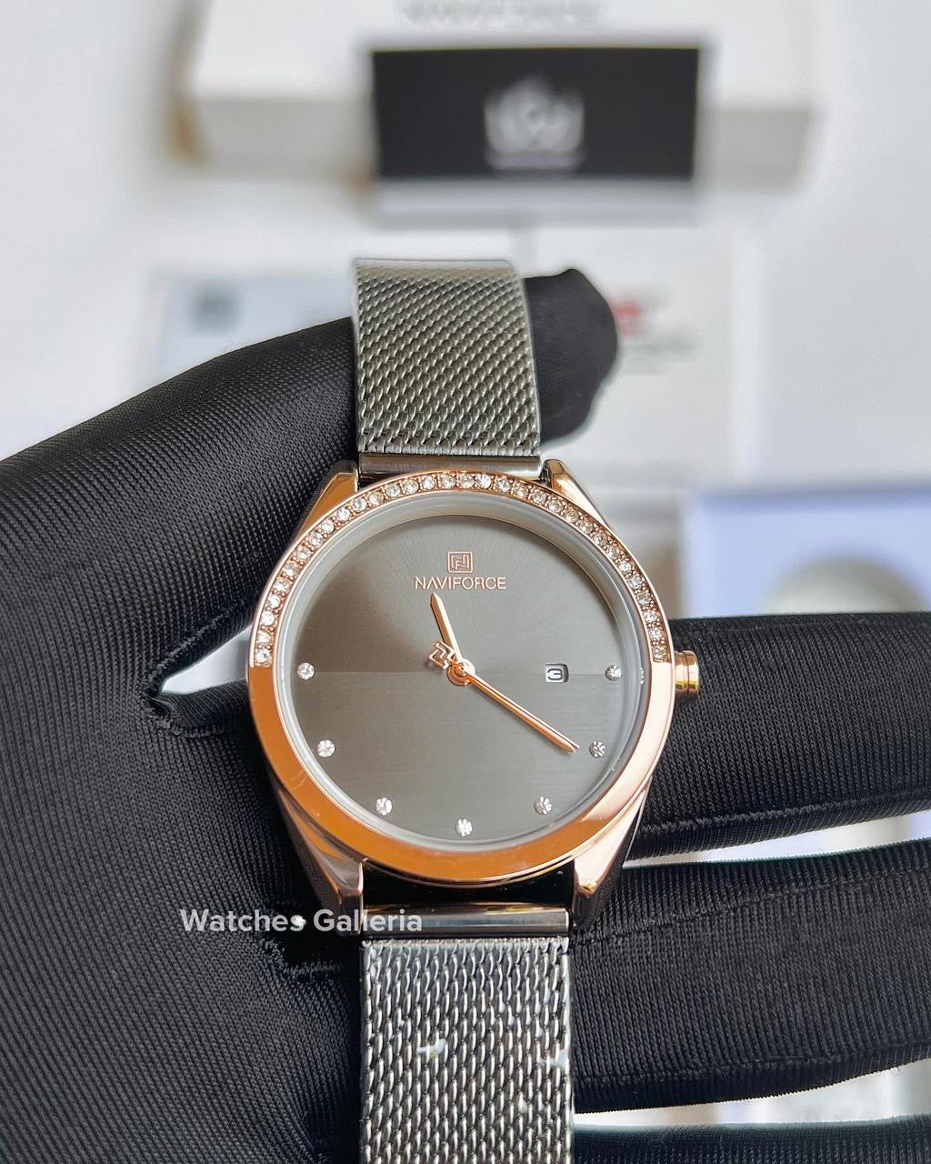 Naviforce ladies Watch Quartz (Black Gold) NF5015